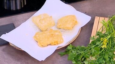 Ο Γιώργος Παπακώστας φτιάχνει μπακαλιάρο σκορδαλιά