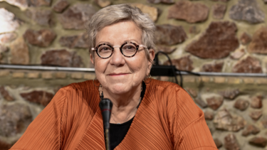 Η Ζωρζέττα Λάλη μπλοκάρει την είσοδο Κασσελάκη στη Βουλή