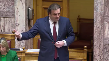 Το ΠΑΣΟΚ δεν ψηφίζει το άρθρο 16 - Πιερρακάκης: "Κάνετε την έκτη κυβίστηση"