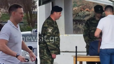 Ο Στέφανος Κασσελάκης παρουσιάστηκε στο στρατόπεδο στη Θήβα