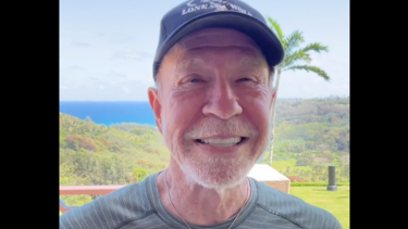 Τσακ Νόρις: Έγινε 84 αλλά όπως φαίνεται δεν ... γερνάει!