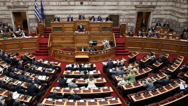 Εγκρίθηκαν ο φορολογικός κώδικας και η τροπολογία για το "Καλάθι του νονού"