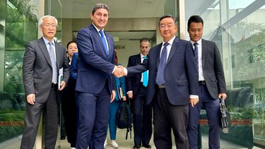 Νέους δρόμους συνεργασίας στα αγροτικά προϊόντα ανοίγει η συνάντηση Αυγενάκη με τον Κινέζο ομόλογό του