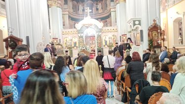 Πλήθος πιστών στην Ακολουθία του Ακάθιστου Ύμνου στον Άγιο Μηνά