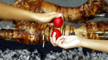 Πάσχα: Ακριβότερο κατά 6% το εορταστικό τραπέζι