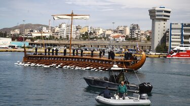 Ολυμπιακή Φλόγα: Αναχώρησε για τη Μασσαλία με το ιστιοφόρο Belem – Εντυπωσιακές εικόνες