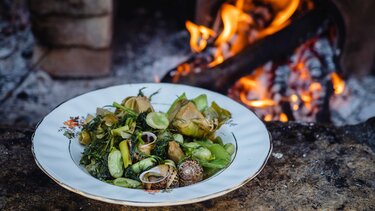 Χοχλιοί με χλωροκούκια και αγκινάρες- Δείτε τη συνταγή