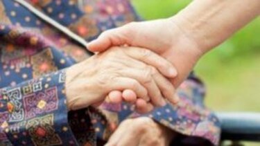 Πως επηρεάζει η ζωντανή μουσική την ευζωία ηλικιωμένων με άνοια