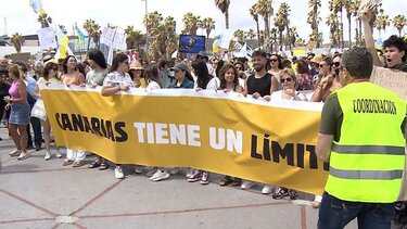 Διαδήλωση υπέρ ενός νέου τουριστικού μοντέλου στα Κανάρια Νησιά