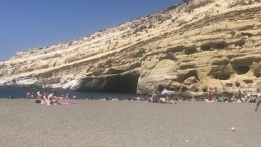 Απρίλης ... σαν καλοκαίρι στα Μάταλα!