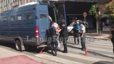 Κλούβα που μετέφερε τον βαρυποινίτη Αλκέτ Ριζάι "έμεινε" στις στροφές του Δομοκού