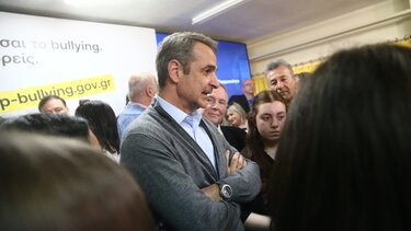 Κ. Μητσοτάκης: "Μου πετούσαν κι εμένα την τσάντα από το παράθυρο"!