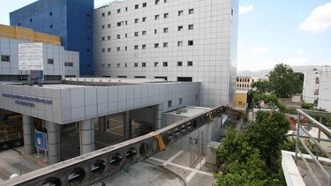 Κλωτσούσε και απειλούσε τη σύζυγό του στην Παιδιατρική του Νοσοκομείου Βόλου