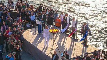 Στην καρδιά του Ενετικού Λιμανιού και με κάθε επισημότητα, τα Χανιά υποδέχθηκαν την Ολυμπιακή Φλόγα 