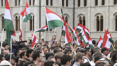 Ουγγαρία: Μεγάλη διαδήλωση κατά της κυβέρνησης Όρμπαν
