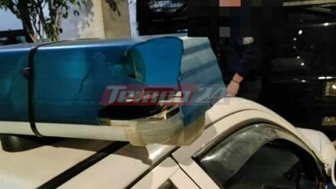 Έστησαν καρτέρι σε αστυνομικούς - Έσπασαν περιπολικό