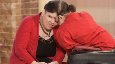 Τα γηραιότερα σιαμαία δίδυμα, η Λόρι και ο τρανσέξουαλ αδελφός της Τζορτζ, πέθαναν στα 62 τους