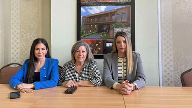 Συνάντηση Βατσινά-Παχιαδάκη: Ο Σύνδεσμος Μελών Γυναικείων Σωματείων βάζει "πλάτη" για τις γυναίκες-θύματα ενδοοικογενειακής βίας