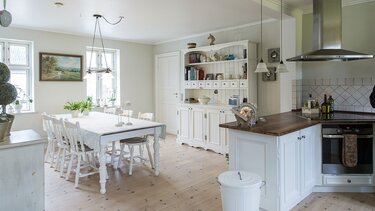 Έξι πράγματα που δεν πρέπει να αποθηκεύετε στα ντουλάπια της κουζίνας