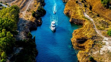 Ξεκίνησαν ξανά οι διελεύσεις των πλοίων από τον Ισθμό της Κορίνθου