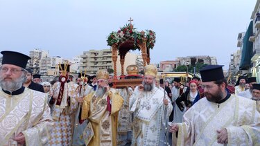 Ηράκλειο: Κοσμοσυρροή στη λιτάνευση της Τιμίας Κάρας του Αγ.Τίτου - Βίντεο και φωτογραφίες