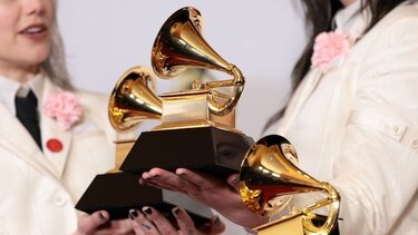 Όλα έτοιμα για τα Grammy 2025 με φόντο τις πυρκαγιές του Λος Άντζελες