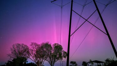 Γεωμαγνητική καταιγίδα χτυπάει τη Γη: Απίθανες εικόνες από το Βόρειο Σέλας