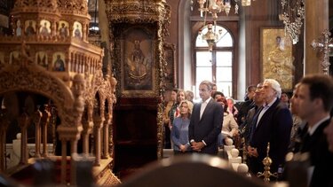 Στην Τήνο και στη Θεία Λειτουργία της πρώτης Ανάστασης ο Κυριάκος Μητσοτάκης