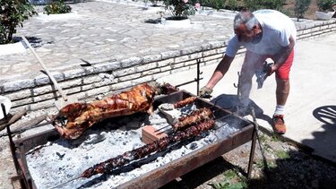 Πού θα "κλείσει" η τιμή για το Πασχαλινό αρνί - Ελεύθερα πλέον η διακίνηση ζώων