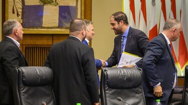 Στη σύσκεψη στο Υπουργείο Εθνικής Άμυνας ο Γιώργος Τσαπάκος