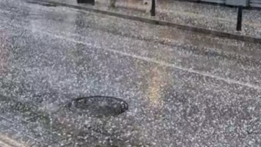 Ξάνθη: Άσπρισαν οι δρόμοι από την έντονη χαλαζόπτωση!