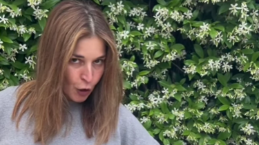 Η Βαλέρια Κουρούπη τρόλαρε το "Ζάρι": "Ψάχνω ρούχα απ’ το πατάρι..."