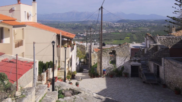 Ανακαλύψτε ένα χωριό, όπου οι κάτοικοι ξέρουν... από καλό κρασί!