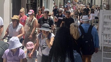 Φουλ τουρίστες στο κέντρο του Ηρακλείου!