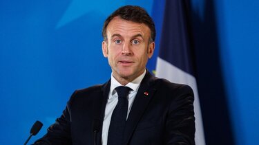 Τον υπουργό Άμυνας Σεμπαστιάν Λεκορνί διόρισε νέο πρωθυπουργό στη Γαλλία ο Μακρόν