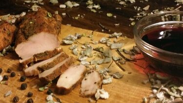 Απάκι και λουκάνικο με κρητική σφραγίδα!