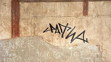 Ιταλία: Τουρίστας έγραψε με μαρκαδόρο σε αρχαία ρωμαϊκή κατοικία