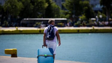 Λιγότερες διανυκτερεύσεις επιλέγουν οι Έλληνες τουρίστες