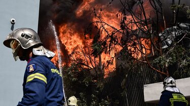 Ο Δ. Σαρηγιάννης για τον τοξικό καπνό από τη φωτιά στην Κηφισιά: "Ας κρατήσουμε τα παράθυρα κλειστά"