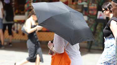 Πέφτουν οι άνεμοι, παραμένει η ζέστη