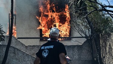 Πυρκαγιά στη Χίο: Ενισχύθηκαν οι πυροσβεστικές δυνάμεις 