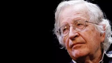«Fake news ο θάνατος του Νόαμ Τσόμσκι» λέει η σύζυγός του