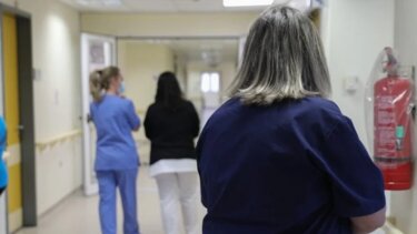 Εγγραφές στη νοσηλευτική σχολή του Αγίου Νικολάου