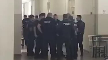 Γειτόνισσα: «άκουγα τα «πλατς» από το χέρι του στο κορμάκι του παιδιού»