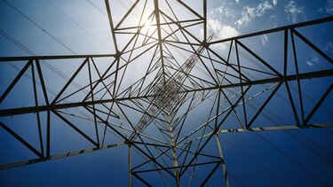 Ρεύμα: Πόση επιδότηση θα πάρουν οι καταναλωτές - Κύμα αντιδράσεων από τους παραγωγούς 