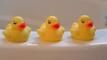 Από ποια ηλικία μπορούν να κάνουν μπάνιο μόνα τους τα παιδιά