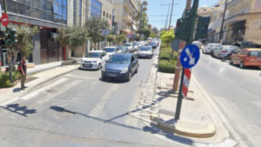 Μία τρύπα στο δρόμο ... απειλεί!