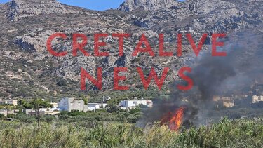 Ισχυρές πυροσβεστικές δυνάμεις παραμένουν στην Ιεράπετρα υπό το φόβο αναζωπυρώσεων