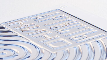 Καρτ ποστάλ με ανάγλυφα έργα τέχνης από 10 μουσεία για προσβάσιμη τέχνη σε ΑμεΑ