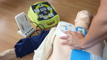 Οι πρώτες βοήθειες σε περίπτωση ανακοπής καρδιάς – Πώς κάνουμε ΚΑΡΠΑ